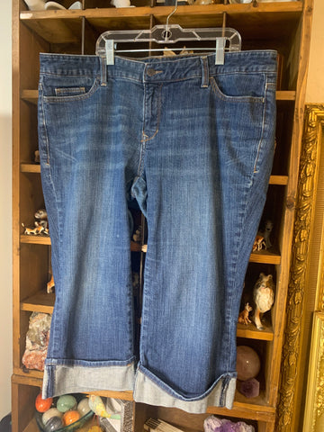 16 Old Navy Womens Pants Stretch denim Capri blue cuff Plus  Used