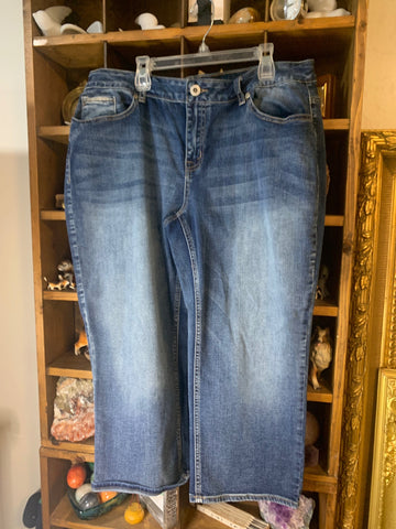 15/16 Maurices Womens Pants Blue stretch Capri denim Regular  Used