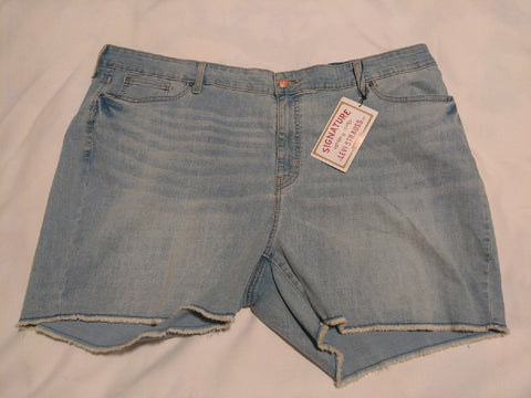 24/W37 Levi Womens Shorts Signature gold mid-rise stretch Plus  New