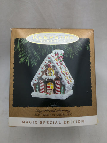 Hallmark Gingerbread Fantasy Light Motion Music Magic Special Edition Ornament 1997