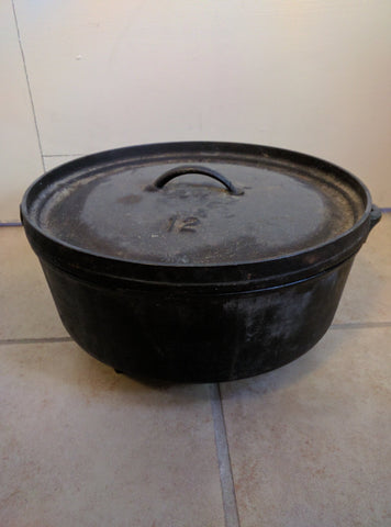 USA vintage cast iron Dutch oven pot with lid 12 X 6 legs Lodge