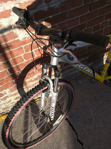 Giant Iguana Bike Mountain Bicycle Pilot Rock Shox Yellow – Pocatello Market Giant Iguana Bike Mountain Bicycle Pilot Rock Shox Yellow – Pocatello Market