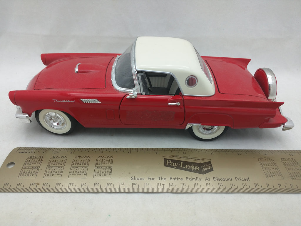 1957 Ford Thunderbird 1:18 Road Signature Die Cast Model Hard Top