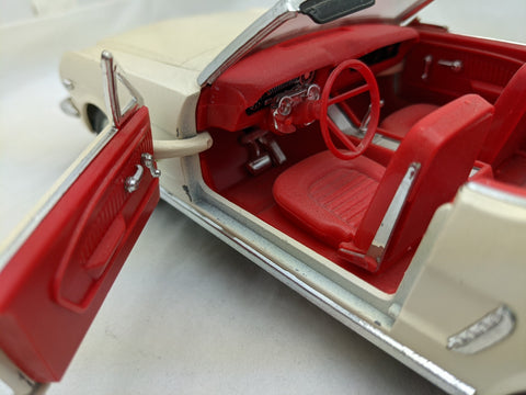Ford Mustang Convertible 1964 1/2 Échelle : 1/43 - Remi modélisme Ford Mustang Convertible 1964 1/2 Échelle : 1/43 - Remi modélisme